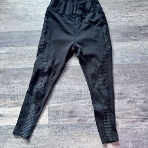 POP Fit Black Women's Leggings with Textured Panels